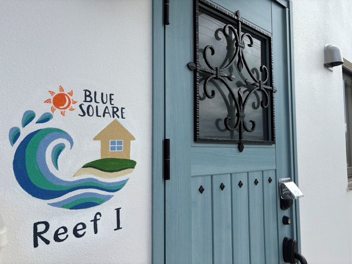 各玄関横に部屋番明記しています。