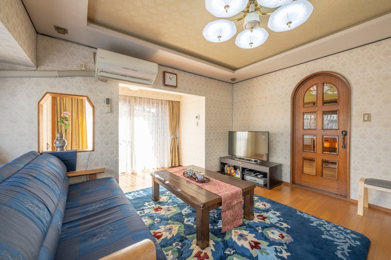 8畳のリビング　ネット対応のTV