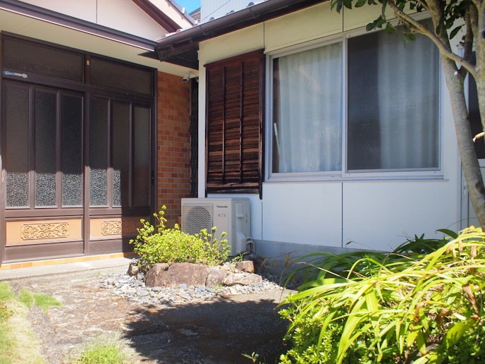・【外観】JR新宮駅まで徒歩約5分とアクセスも良好。観光スポット盛りだくさんな南紀エリアです