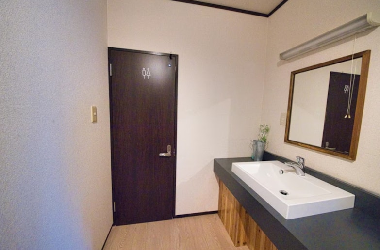 2階トイレ前の洗面台です