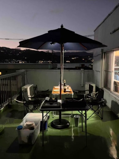 ルーフトップBBQ、飲食スペース