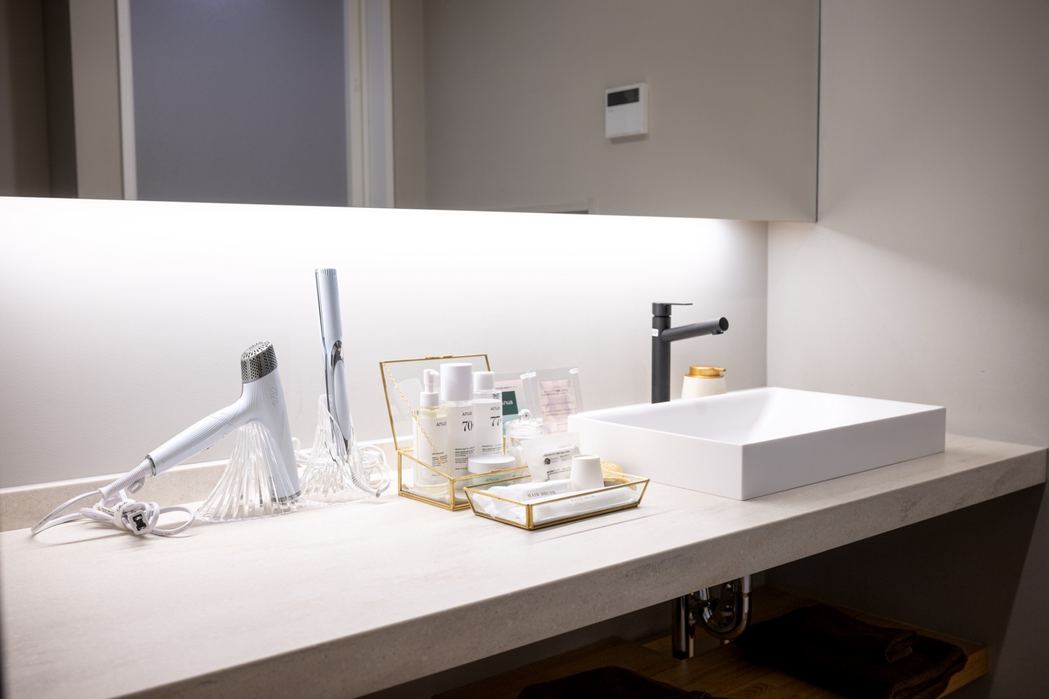 出発前の準備をより快適に。広々洗面スペース