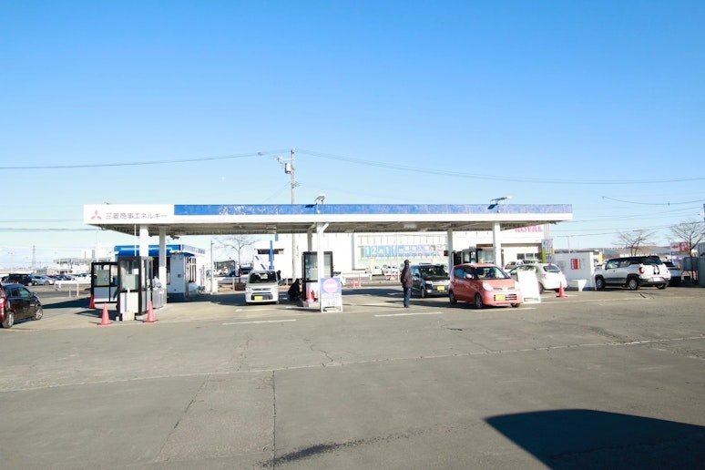 スーパー敷地内ガソリンスタンド