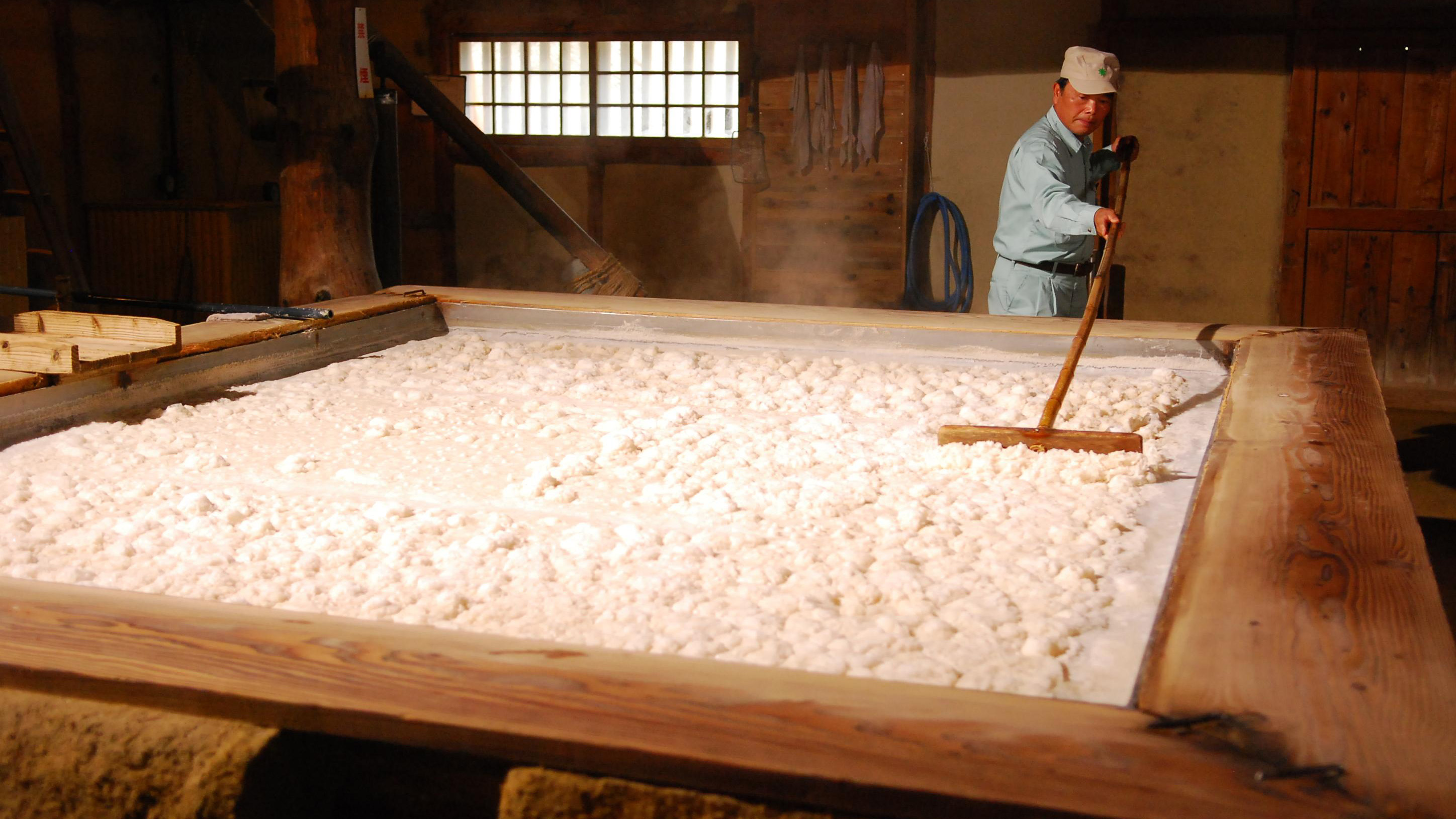  塩の国・釜揚げ風景。塩作り体験なども出来ます。