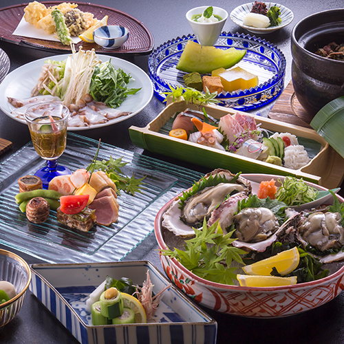 毎年大好評！瀬戸内の岩ガキと旬の食材を使用した贅沢会席（写真はイメージ）