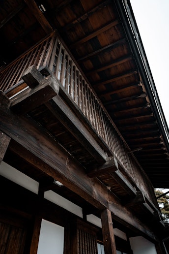 平入出桁の門付旅籠型の代表的な遺構