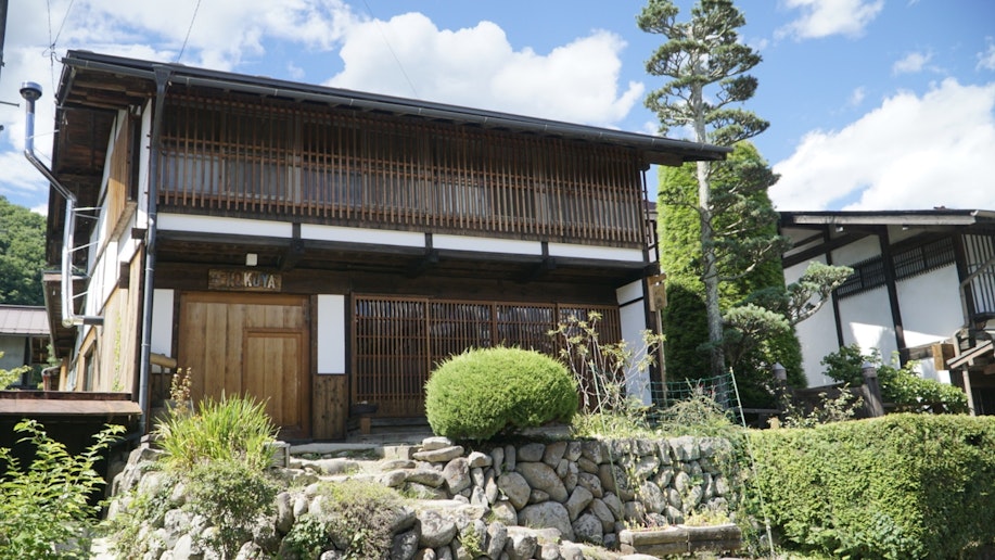 徒歩２分の所に石窯cafe KOKUYAがあります