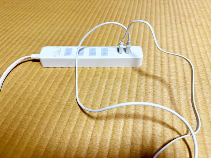 コンセント、充電ケーブルも完備