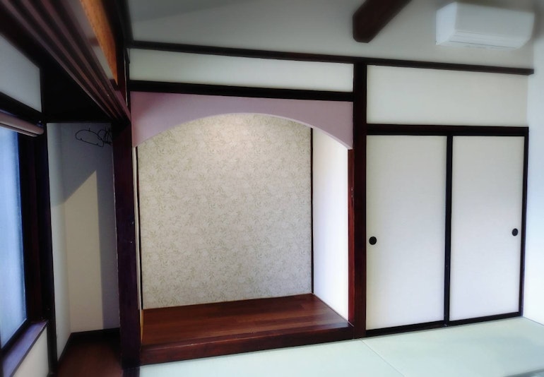 正面　エアコン付いてます