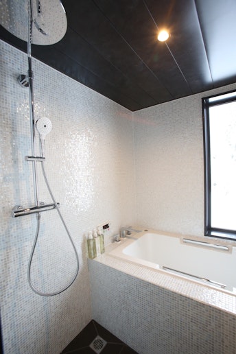 Full bathtub in the bathroom of the master bedroom