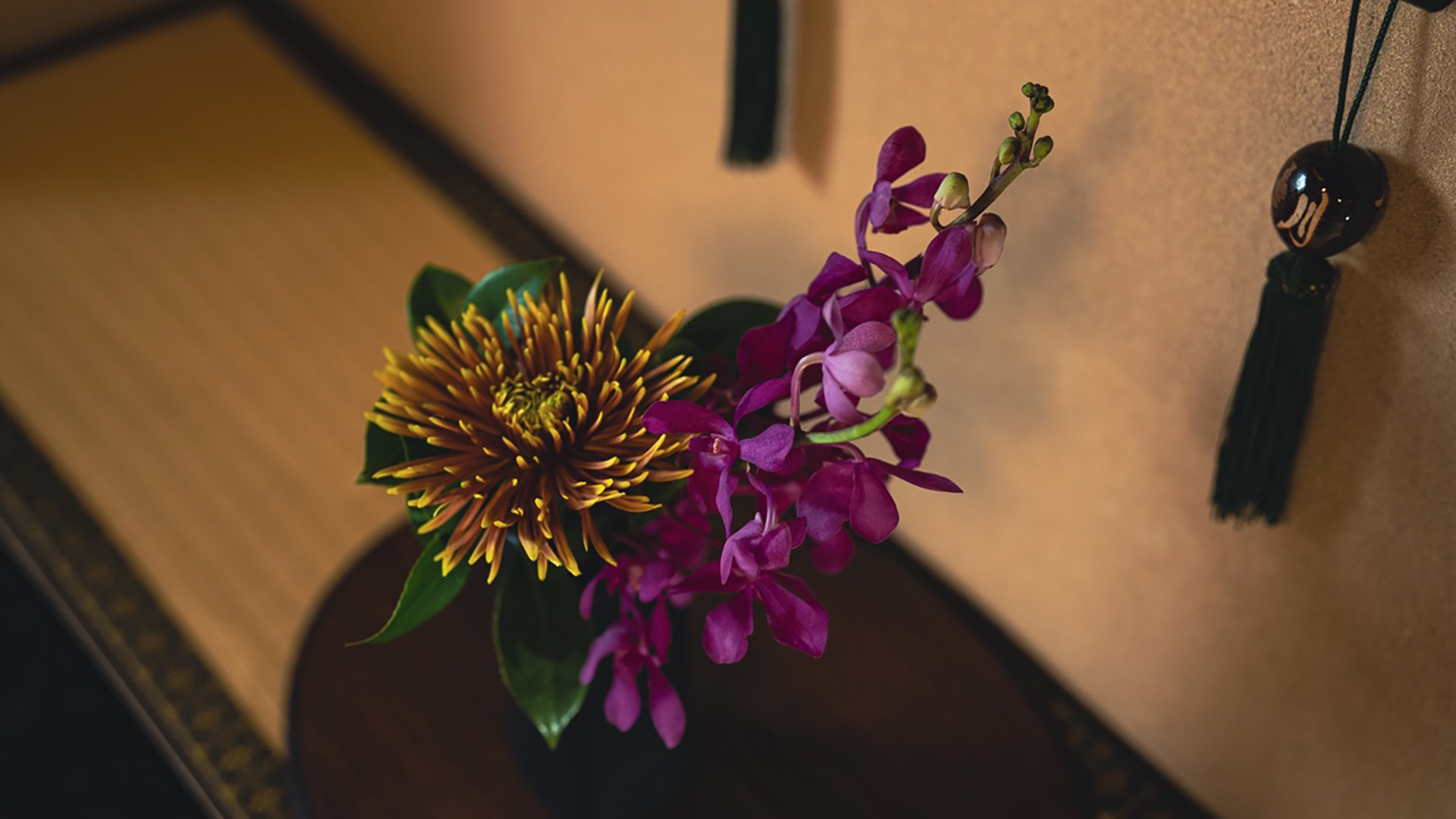 【スタンダード和室　バスなし】季節の花が引き立てる、品格ある和の美。客室イメージ