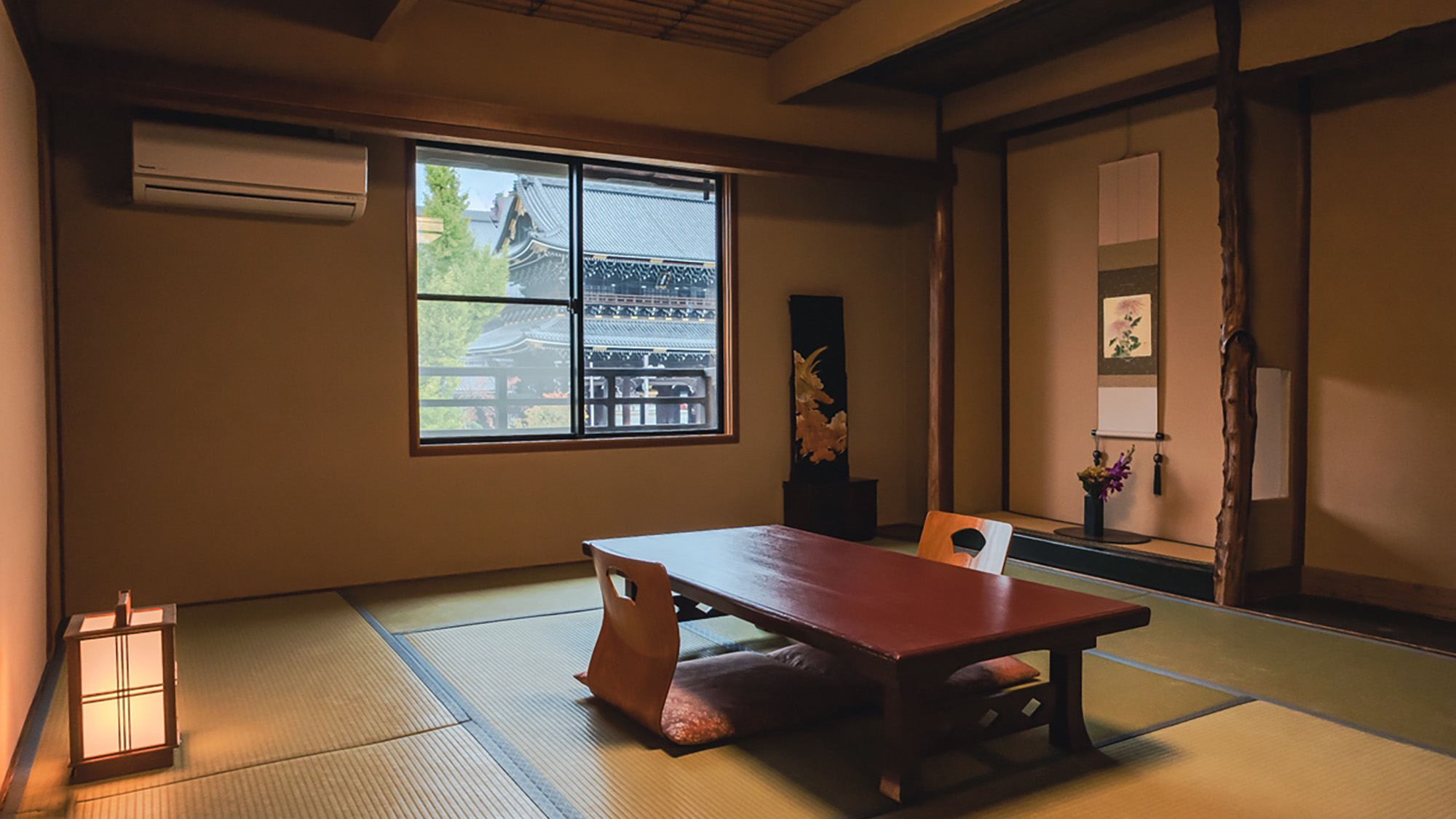 【スタンダード和室　バスなし】歴史ある東本願寺を眺めながら、贅沢な寛ぎを。