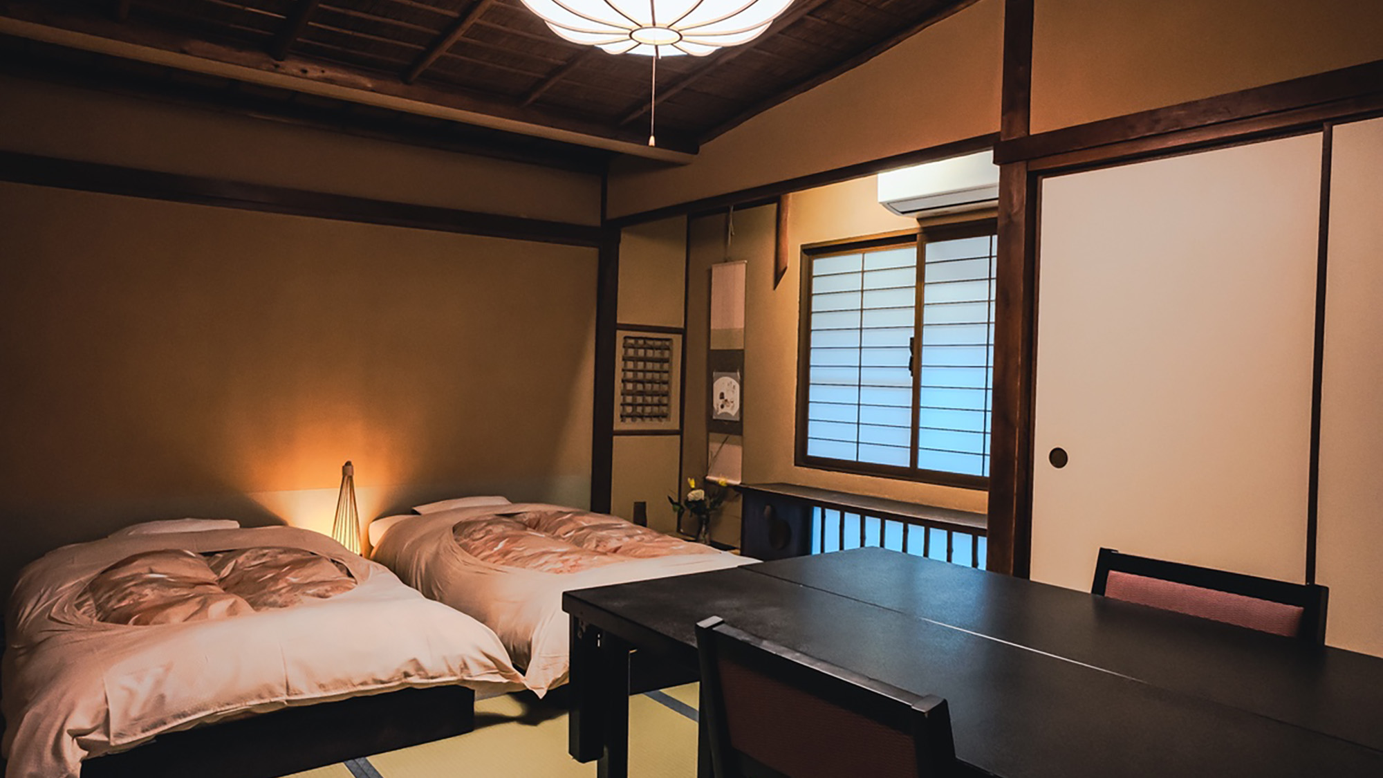 【スタンダード和室　バス付】灯りひとつにも、上質を感じる空間。