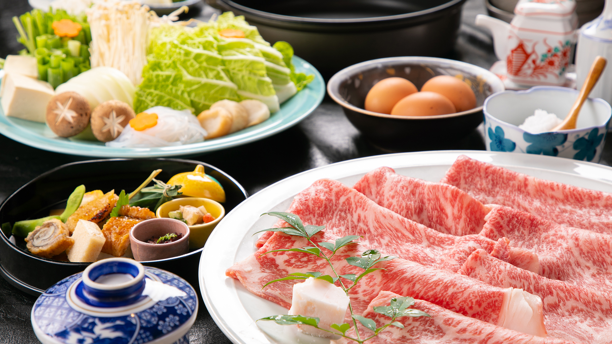 日本三大和牛の一つと称される近江牛。肉質はきめ細かく、口の中でとろける脂が特徴です。