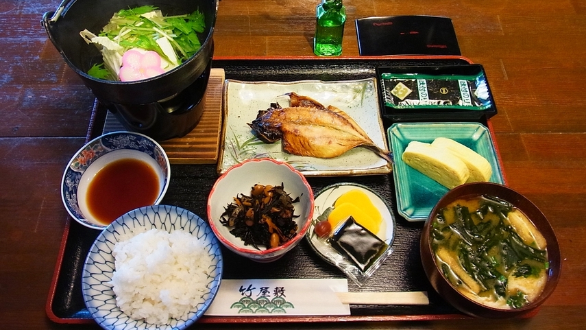 【初夏の風物詩】神秘的で美しいほたるを見に行こう＜ガイド付＞夕食は夢会席