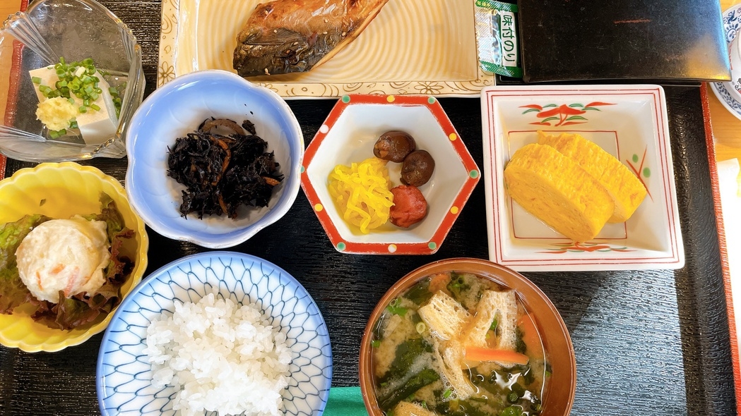 【初夏の風物詩】神秘的で美しいほたるを見に行こう＜ガイド付＞夕食は梅花会席