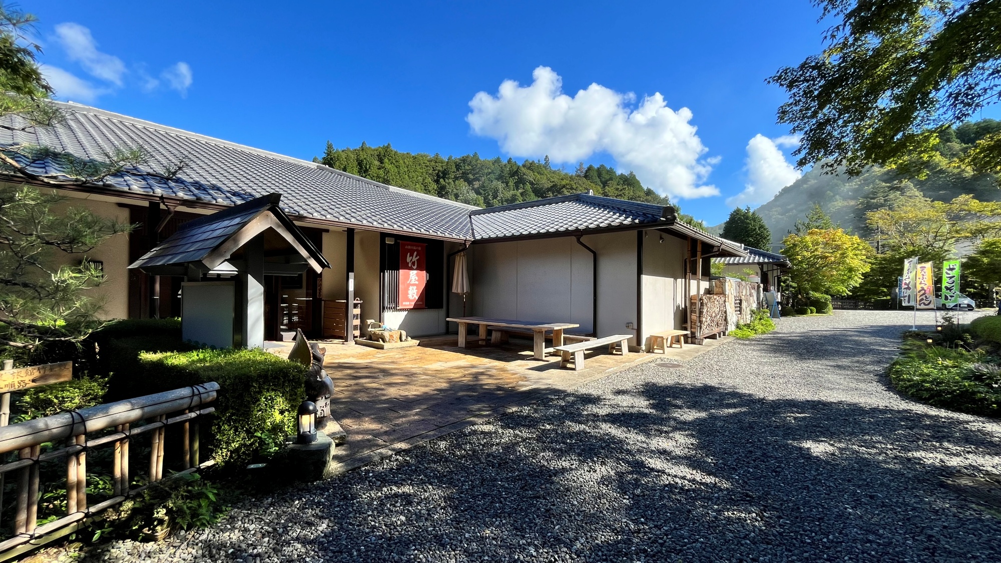 *【外観】和の風情あふれる玄関口が旅情を誘います