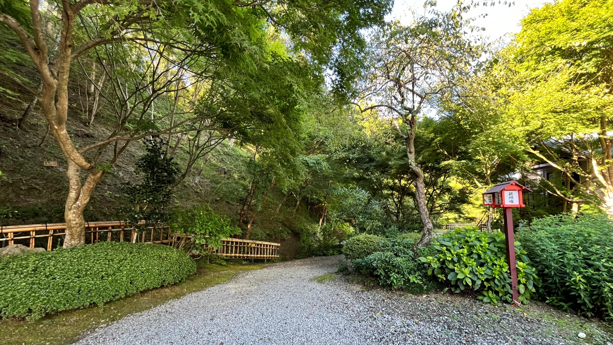 *【庭園】社長自ら手入れするお庭は本格的な日本庭園。お越しの際にはぜひご覧ください
