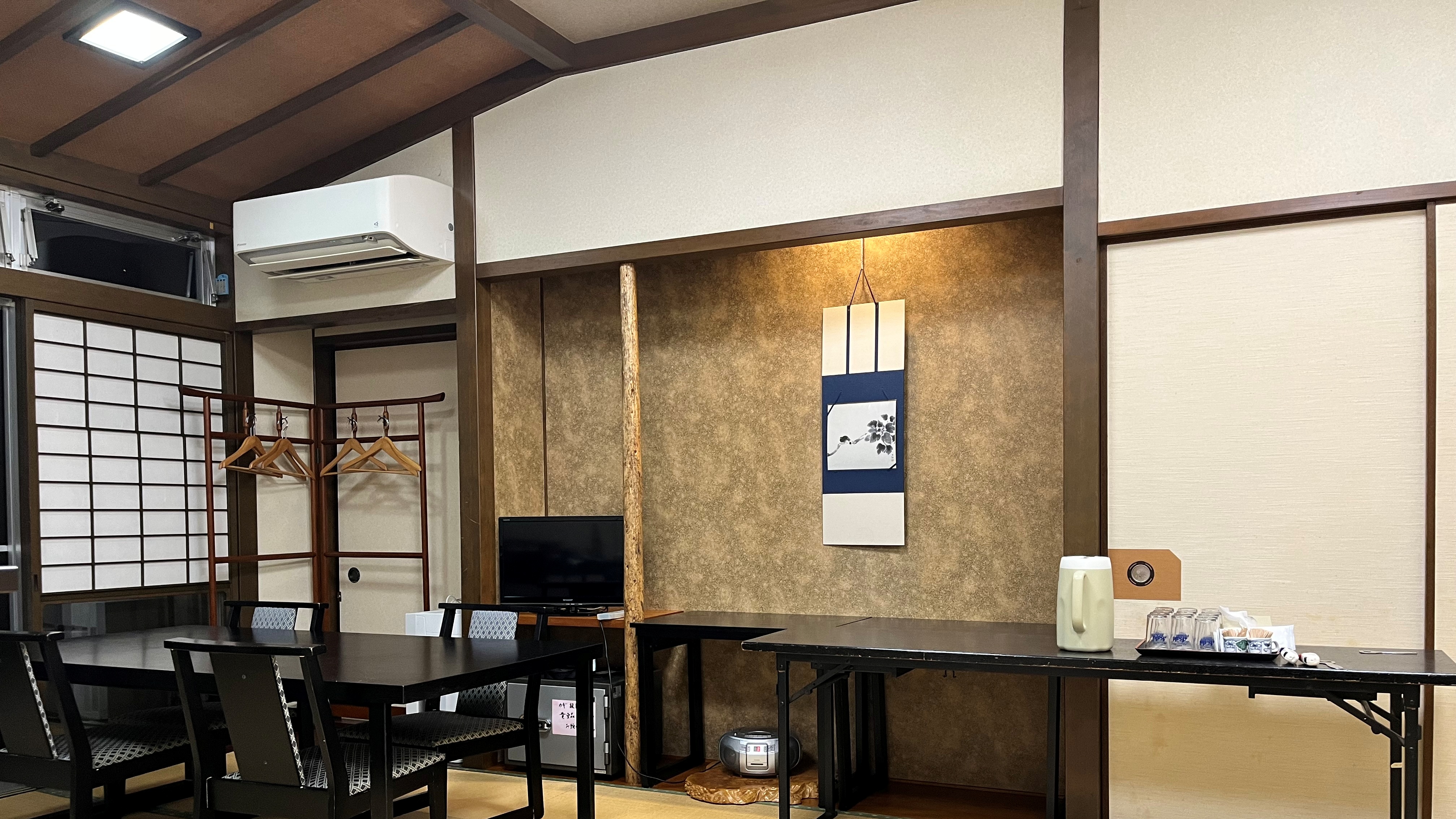 *【お食事処】ゆっくり語らえる空間で郷土料理を堪能