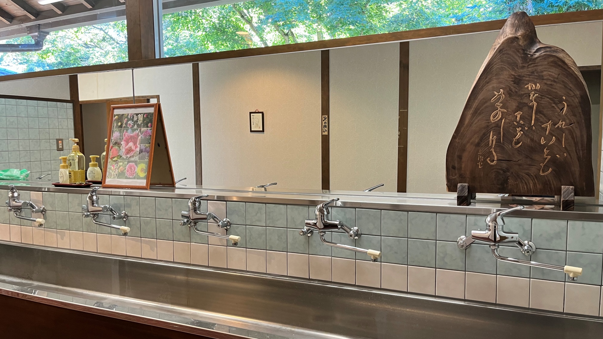 *【共同洗面所】清潔感あふれる広々とした洗面スペース