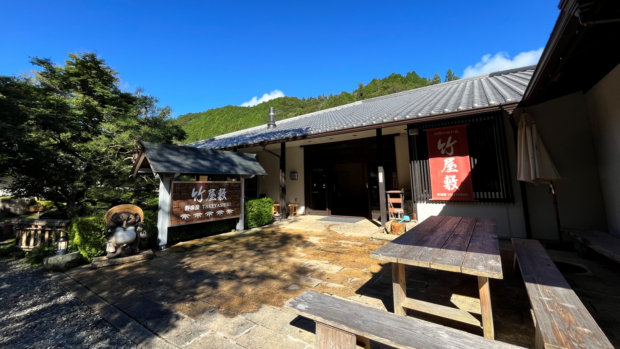 *【外観】自然に囲まれた静かな佇まい