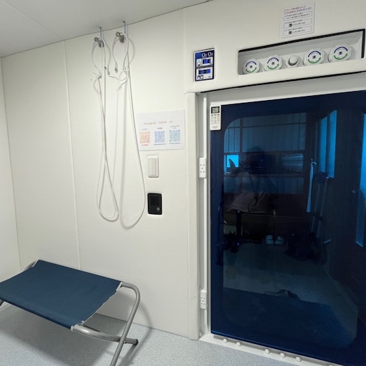 酸素ボックス　内部