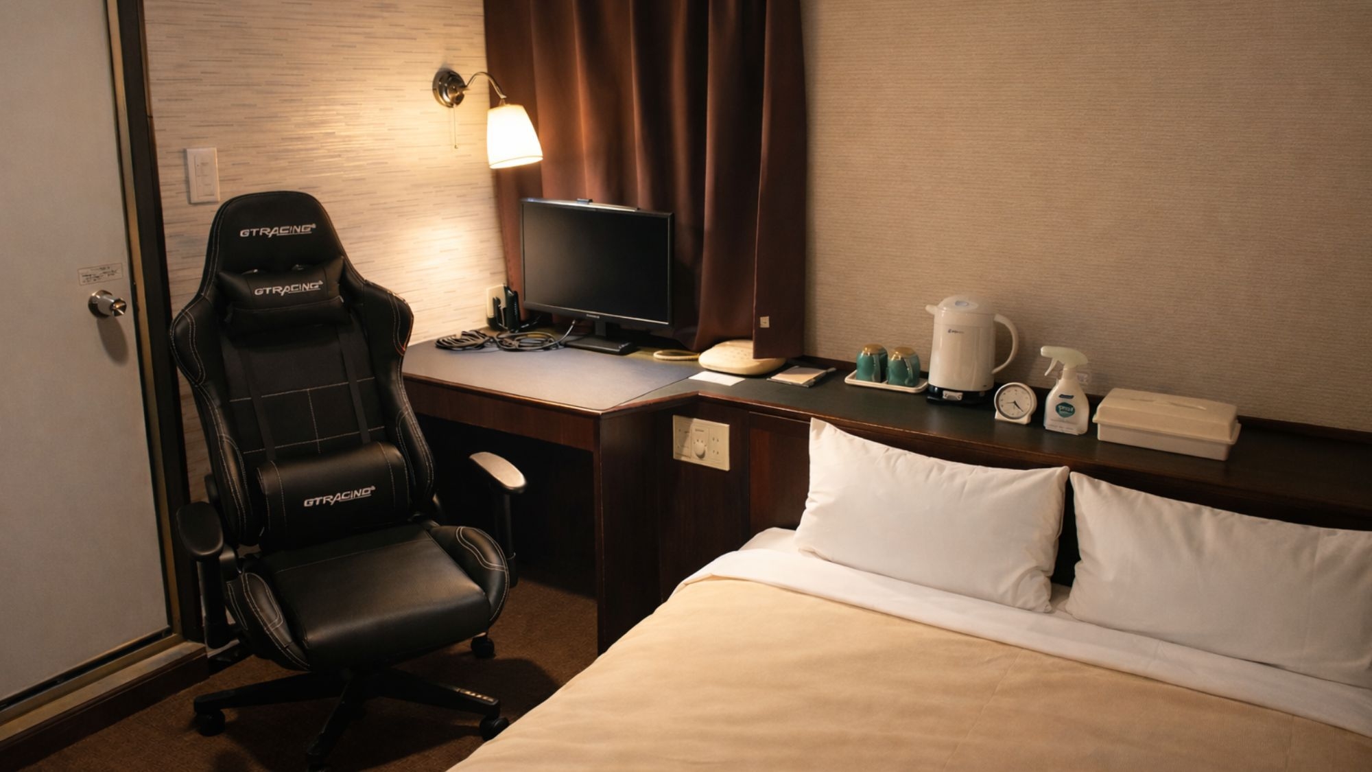 【PM22:00〜AM8:00】最大10時間ショートステイ AM5:00〜朝食無料