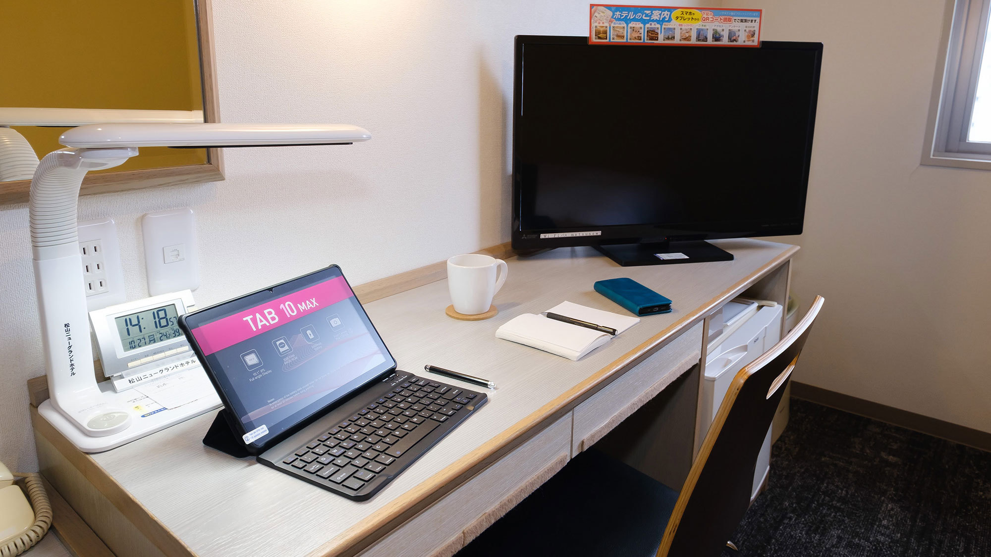 【西館】セミダブルベッド１台に２名利用で仲良く滞在【デスクスペース】