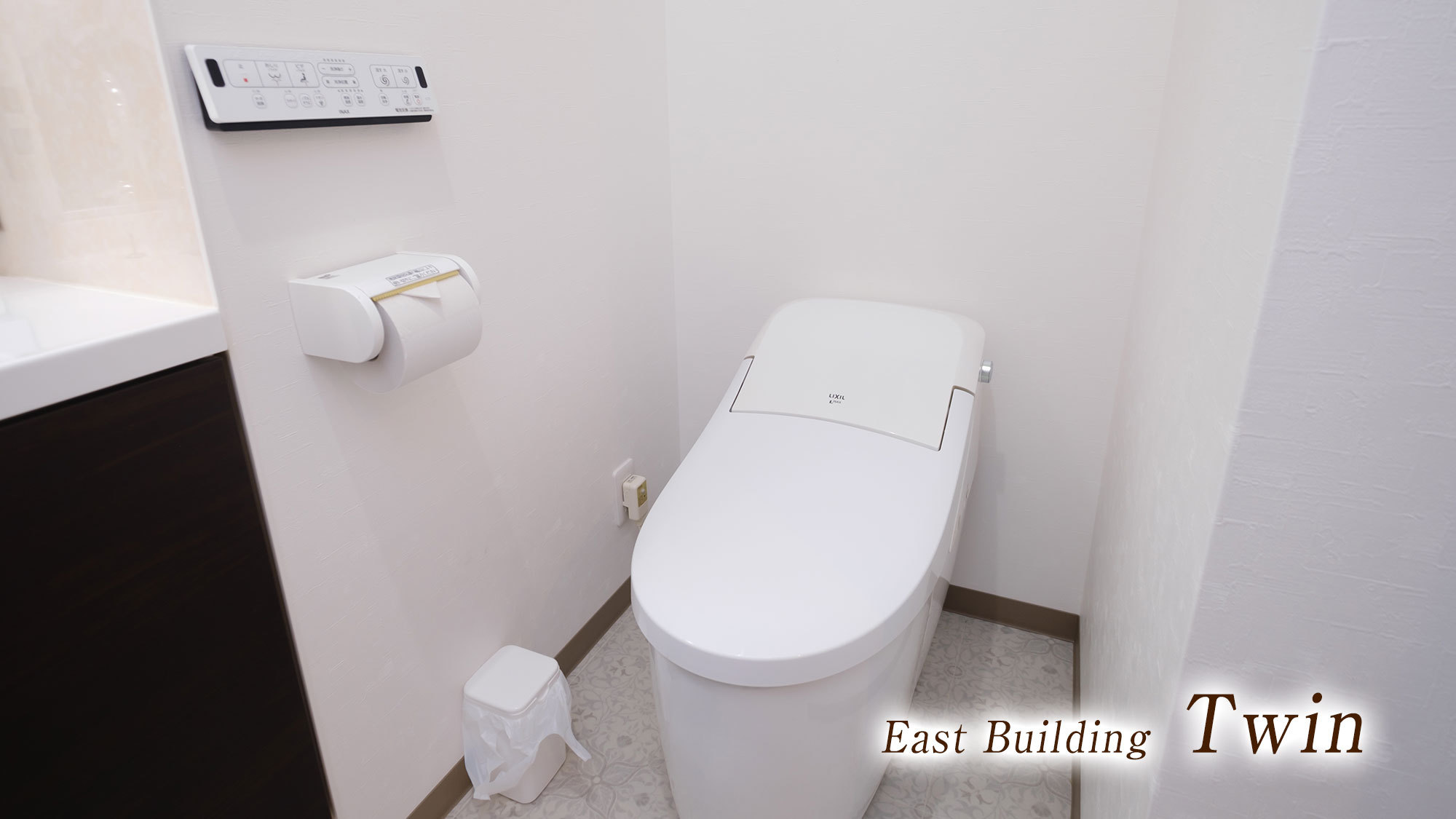 【東館ツイン】【温水洗浄便座完備】シャワーブース付／ワイドデスクのある上質空間