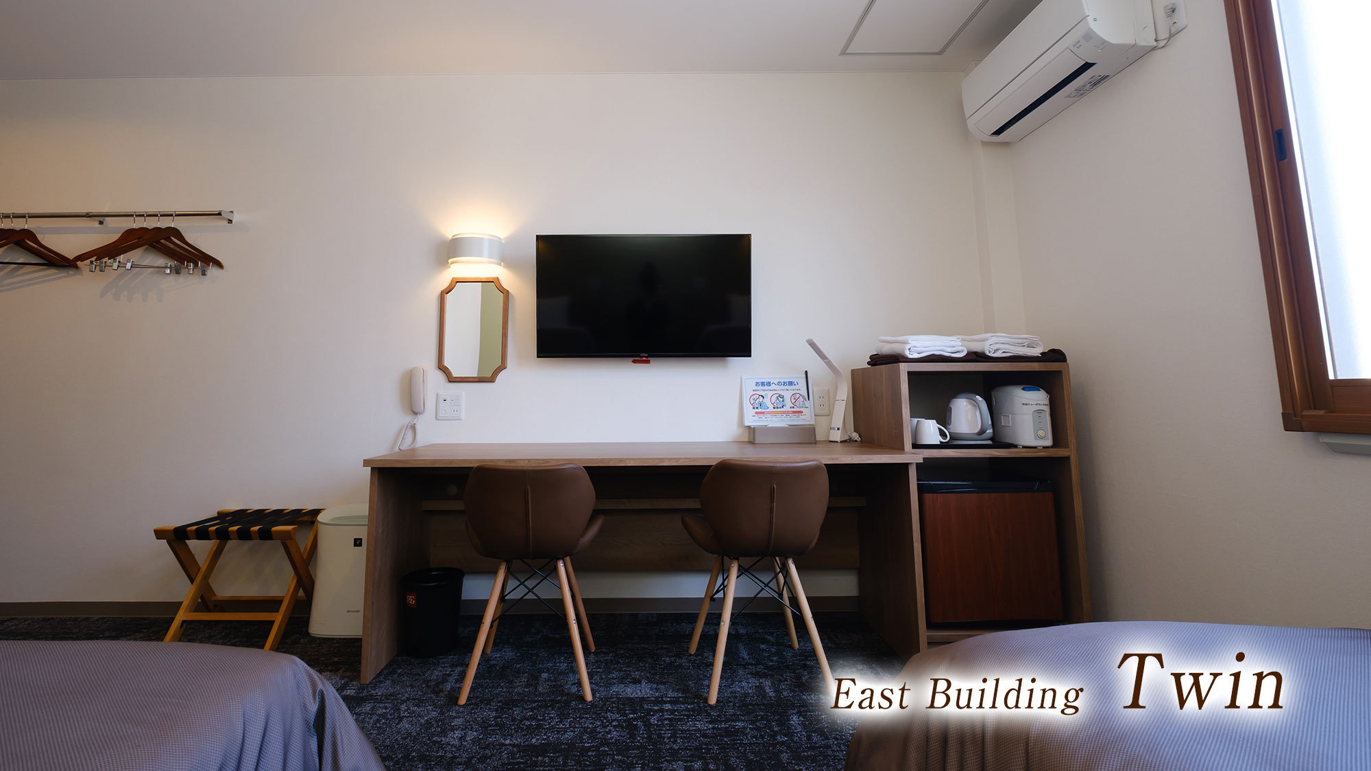 【東館ツイン】シャワーブース付／ワイドデスクのある上質空間