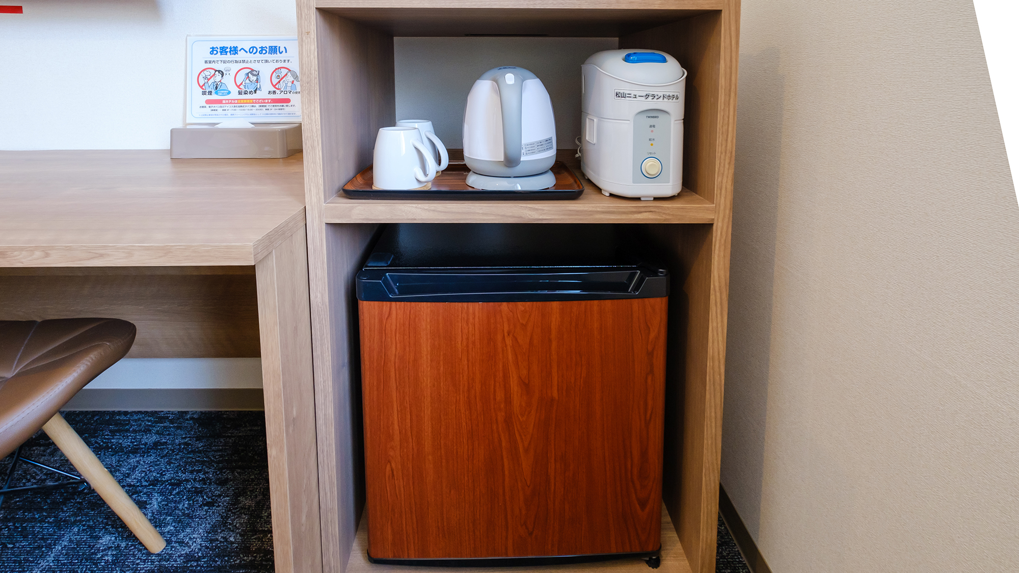 東館ツイン☆シャワーブース付【冷蔵庫完備】／ワイドデスクのある上質空間♪♪