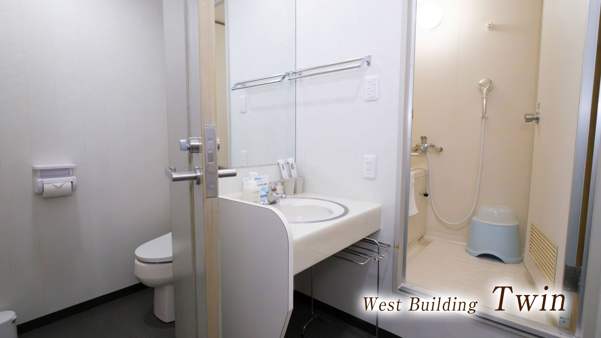 【西館ツイン】【水回り・トイレとお風呂は別々です】角部屋（最大６名様まで可能ですがプランに準じます）