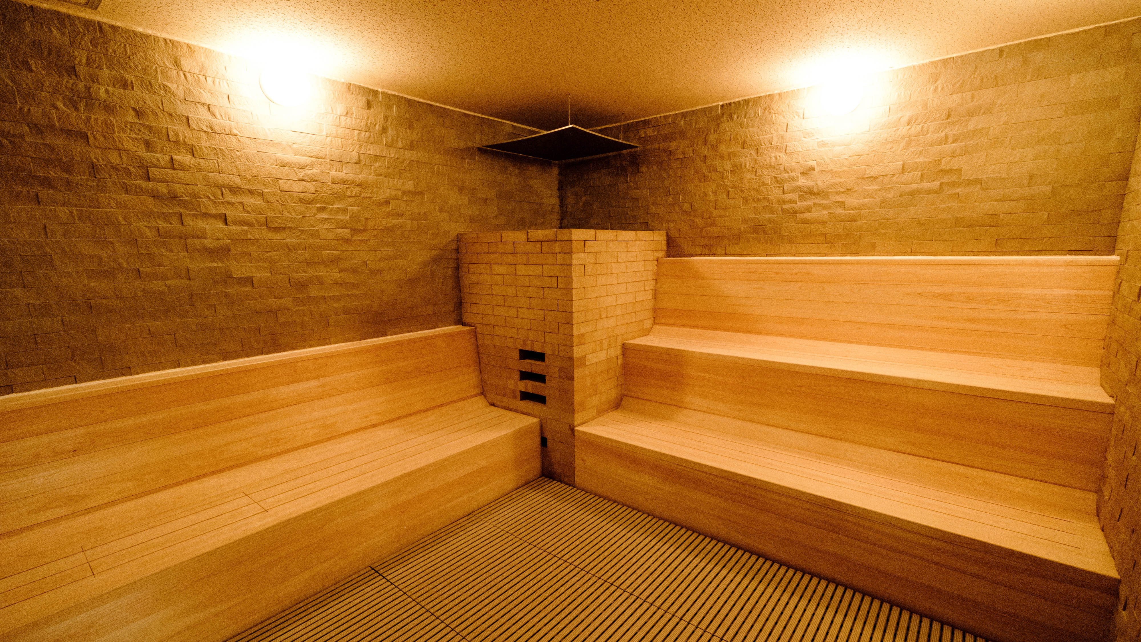【大浴場・男湯】サウナ・男湯のみ本格的なサウナ完備♪♪ 翌朝１０時までのオールナイト営業です♪♪