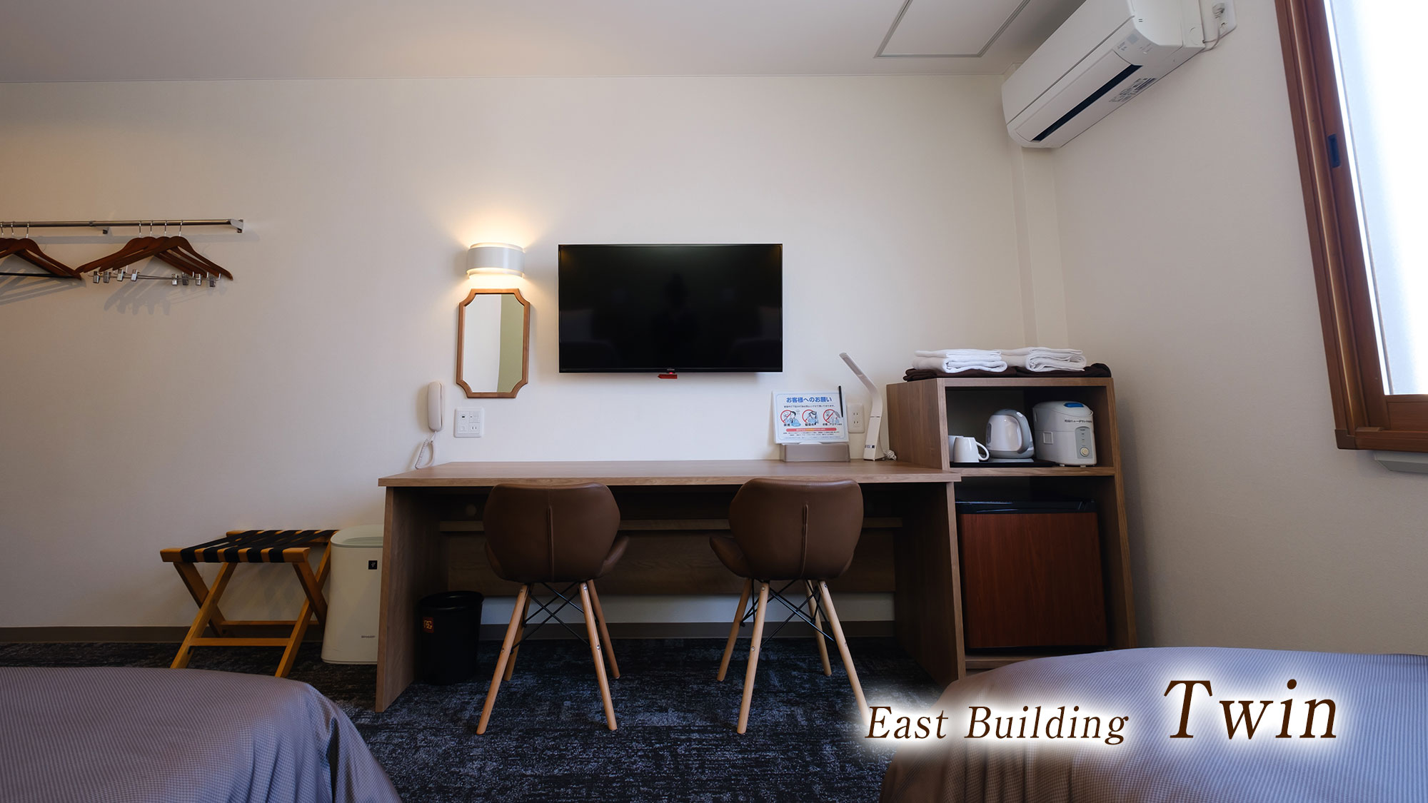 【東館ツイン】シャワーブース付／ワイドデスクのある上質空間