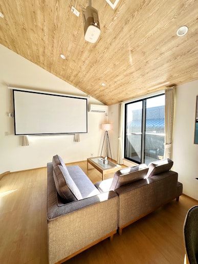 プロジェクター完備で大画面でお楽しみいただけます。