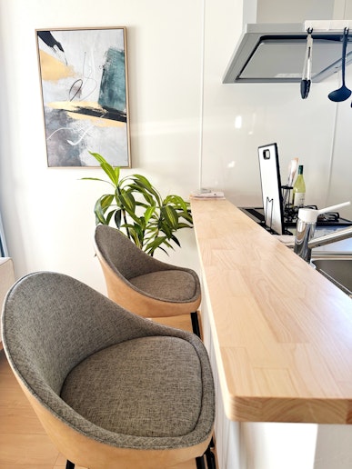 カウンターではお食事をお楽しみいただけます。