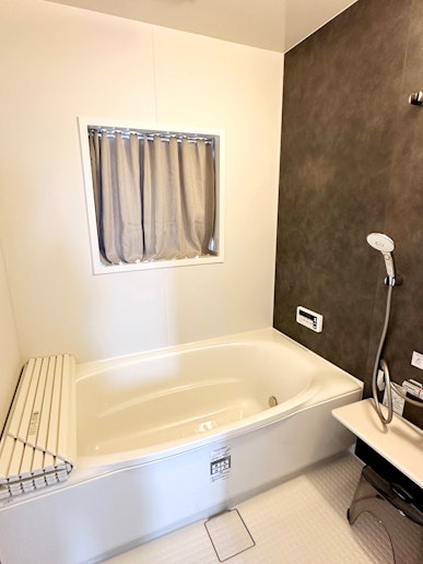 浴槽は、足を延ばしてゆっくりとした時間をお過ごしできます。