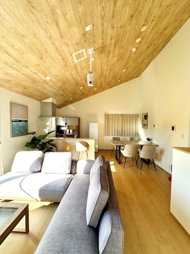 リビングは広々と過ごすことができます。