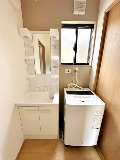 洗濯機も完備で着替えも安心できます。