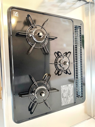 ガス口は３つあり、複数の料理を同時に可能です。