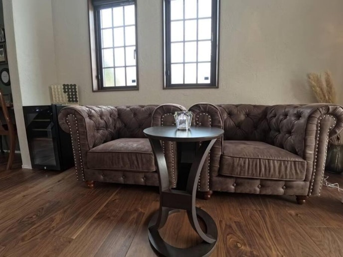 ソファーも高級家具を用意しております