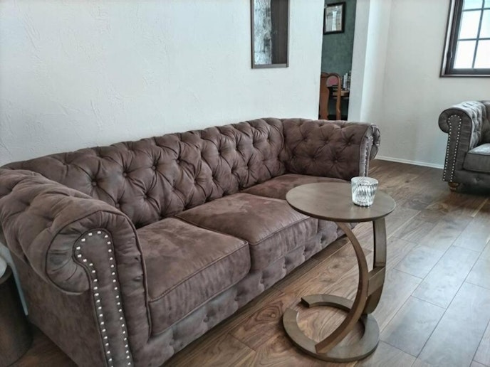 ソファーも高級家具を用意しております