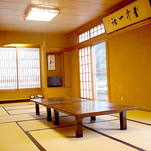 * ตัวอย่างห้องพัก / กว้างขวาง! สำหรับการเดินทางเป็นหมู่คณะ "ห้องสไตล์ญี่ปุ่น 18 เสื่อ"