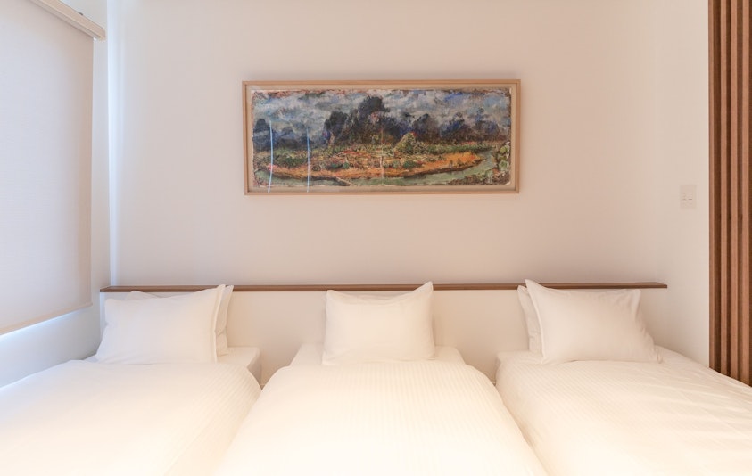 寝室2　シングルベッド3台