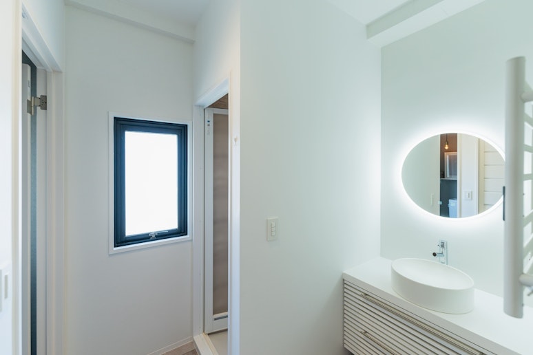 シャワー室2　トイレ2　洗面台2