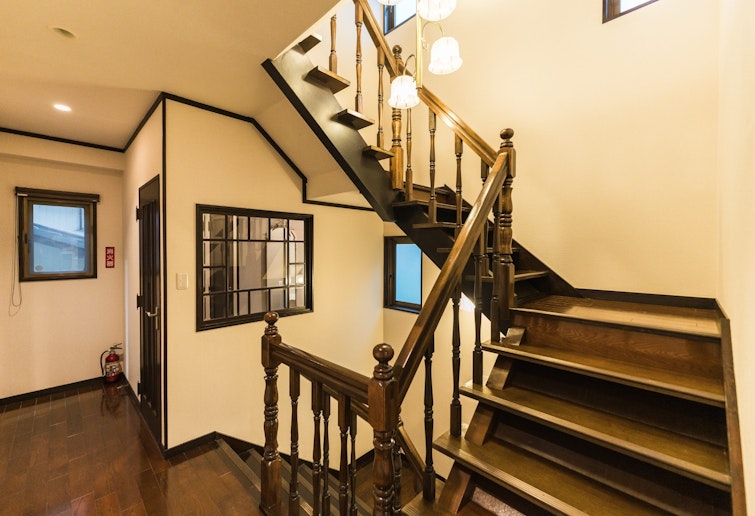 2階&rarr;3階　階段