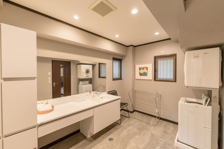 1階　洗面所周辺