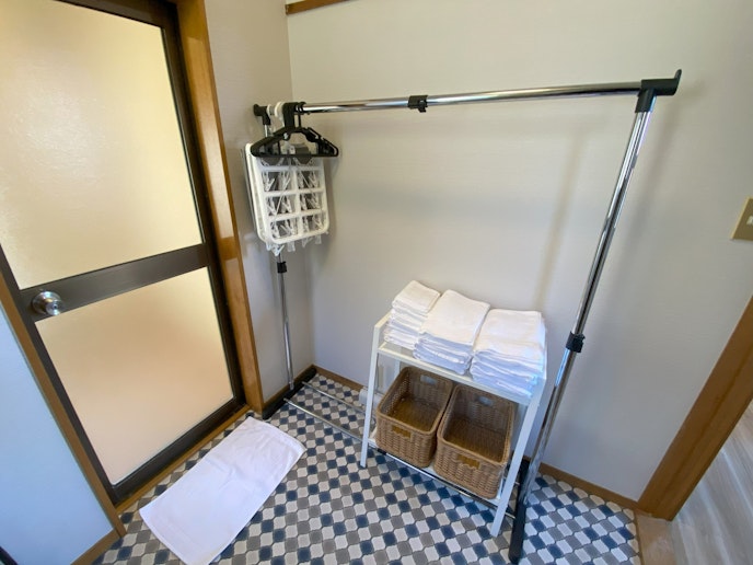ハンガー、洋服掛けがあり急な洗濯物にも対応ができます