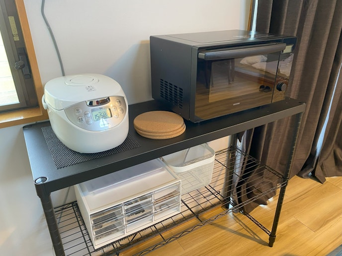 炊飯器、レンジ、カトラリー類のご用意があります