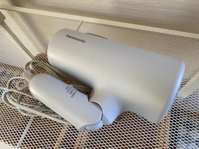 お風呂上がりにドライヤーもございます。